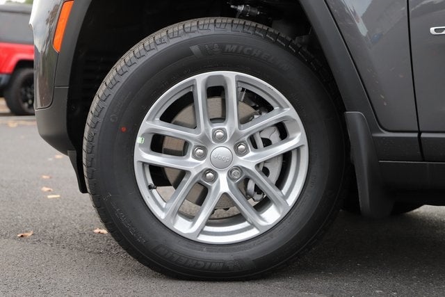 2025 Jeep Grand Cherokee GRAND CHEROKEE LAREDO X 4X4