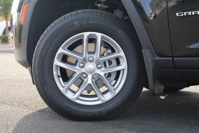 2025 Jeep Grand Cherokee GRAND CHEROKEE LAREDO X 4X4