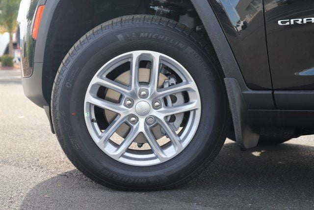 2025 Jeep Grand Cherokee GRAND CHEROKEE LAREDO X 4X4