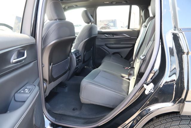 2026 Jeep Grand Cherokee GRAND CHEROKEE LAREDO X 4X4