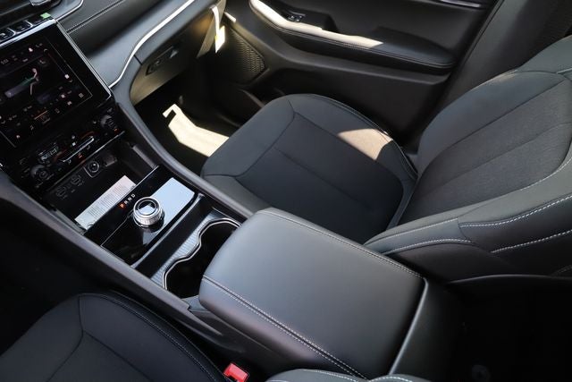 2026 Jeep Grand Cherokee GRAND CHEROKEE L LAREDO X 4X4