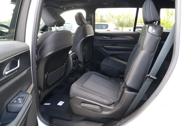 2026 Jeep Grand Cherokee GRAND CHEROKEE L LAREDO X 4X4