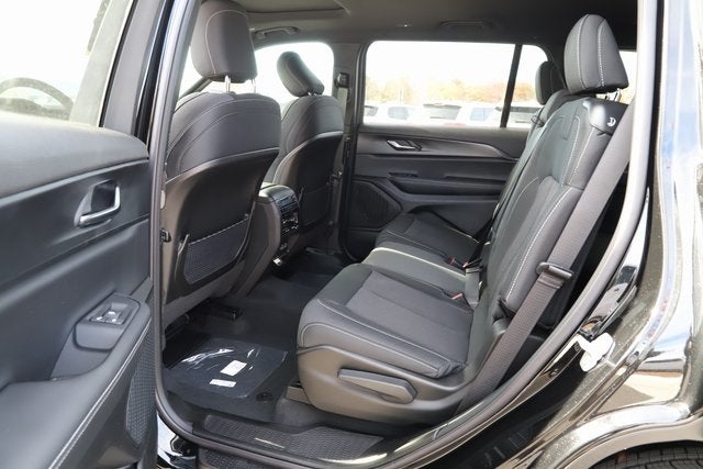 2025 Jeep Grand Cherokee GRAND CHEROKEE L LAREDO X 4X4