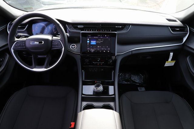 2025 Jeep Grand Cherokee GRAND CHEROKEE L LAREDO X 4X4