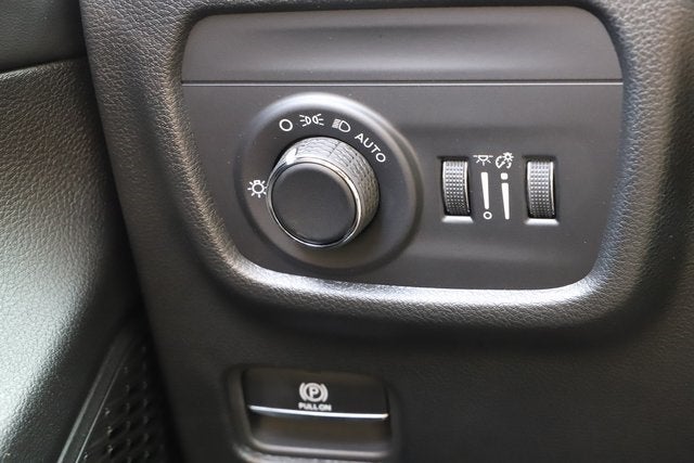 2025 Jeep Grand Cherokee GRAND CHEROKEE L LAREDO X 4X4