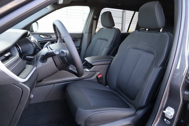 2025 Jeep Grand Cherokee GRAND CHEROKEE L LAREDO X 4X4