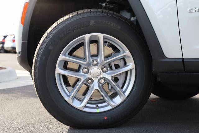 2025 Jeep Grand Cherokee GRAND CHEROKEE L LAREDO X 4X4