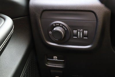 2025 Jeep Grand Cherokee GRAND CHEROKEE L LAREDO X 4X4