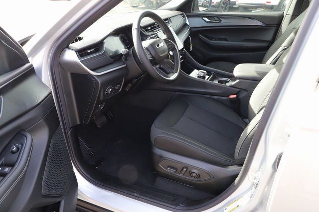 2025 Jeep Grand Cherokee GRAND CHEROKEE L LAREDO X 4X4