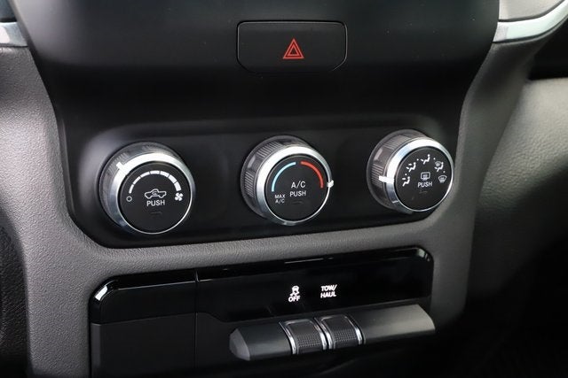 2024 RAM 1500 Big Horn Crew Cab 4x4 5'7' Box