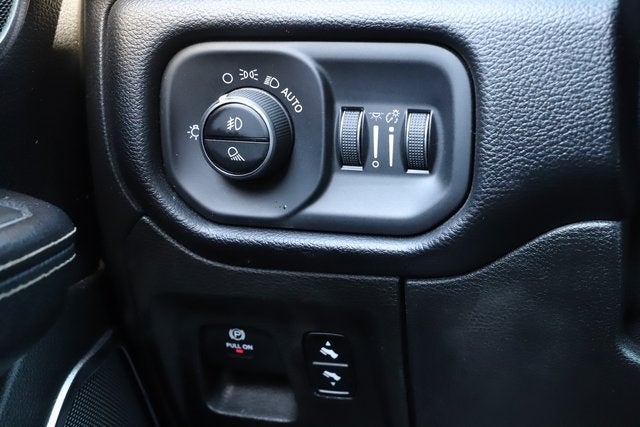 2019 RAM 1500 Laramie Crew Cab 4x4 5'7' Box