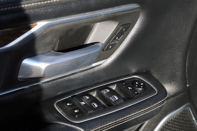 2020 RAM 1500 Laramie Crew Cab 4x4 5'7' Box