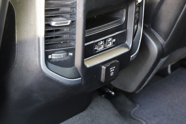 2020 RAM 1500 Laramie Crew Cab 4x4 5'7' Box