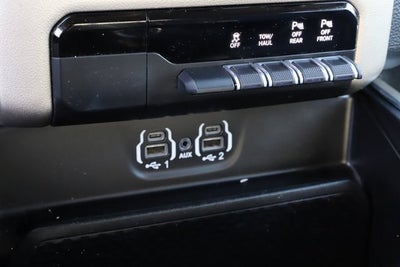 2020 RAM 1500 Laramie Crew Cab 4x4 5'7' Box