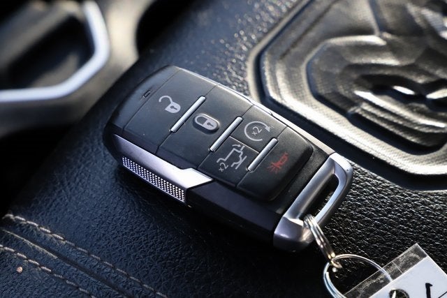 2020 RAM 1500 Laramie Crew Cab 4x4 5'7' Box