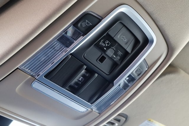 2020 RAM 1500 Laramie Crew Cab 4x4 5'7' Box