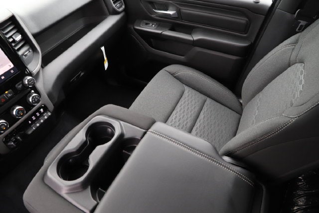 2027 RAM Ram 1500 RAM 1500 EXPRESS CREW CAB 4X4 6'4' BOX