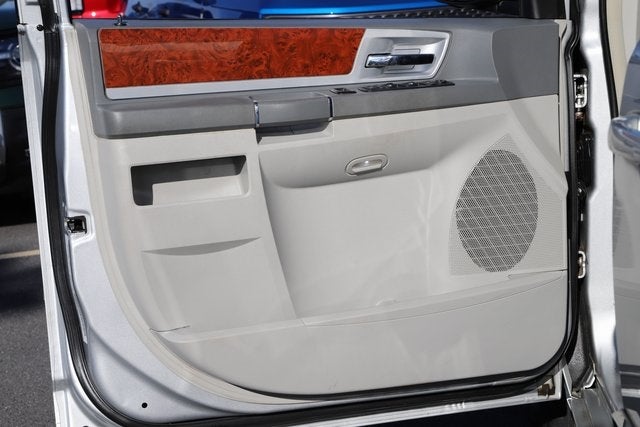 2009 Chrysler Town & Country Touring