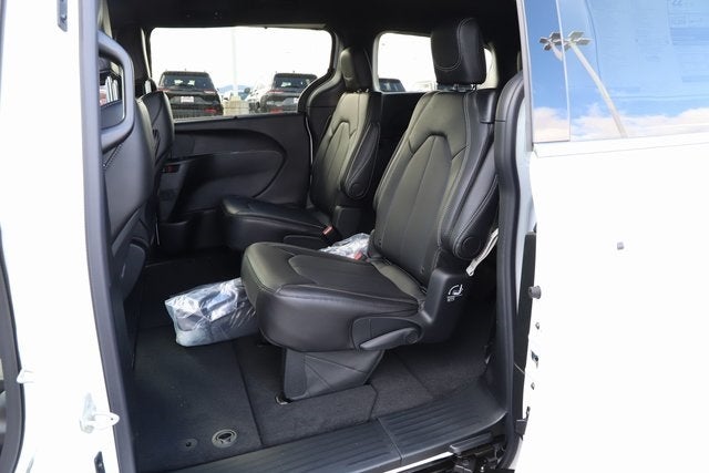 2026 Chrysler Voyager VOYAGER LX