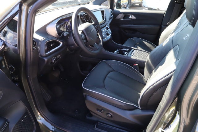 2027 Chrysler Pacifica PACIFICA LIMITED