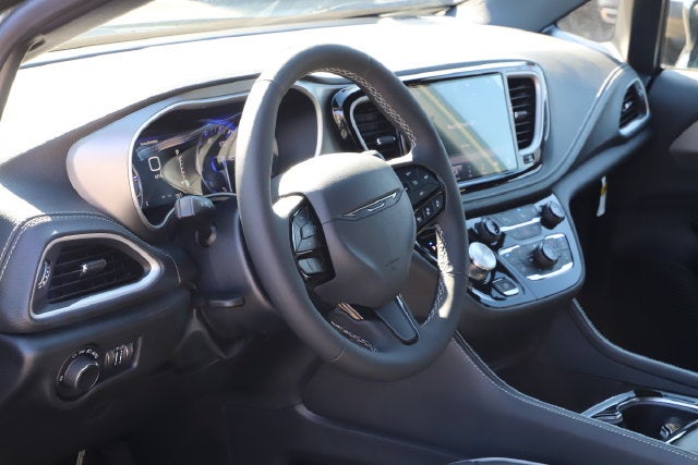 2027 Chrysler Pacifica PACIFICA LIMITED