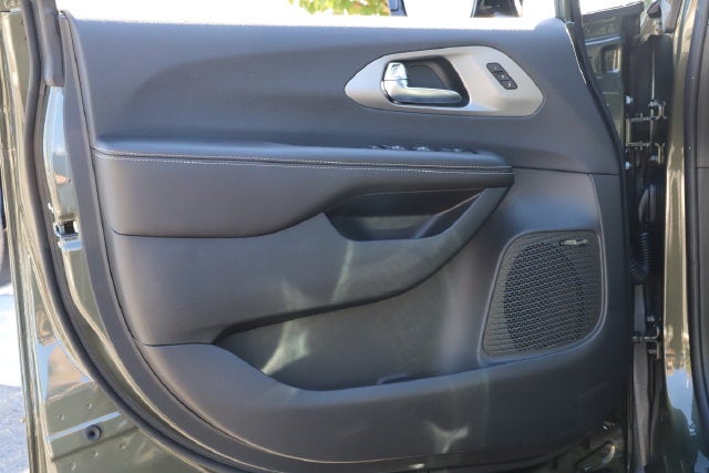 2027 Chrysler Pacifica PACIFICA LIMITED