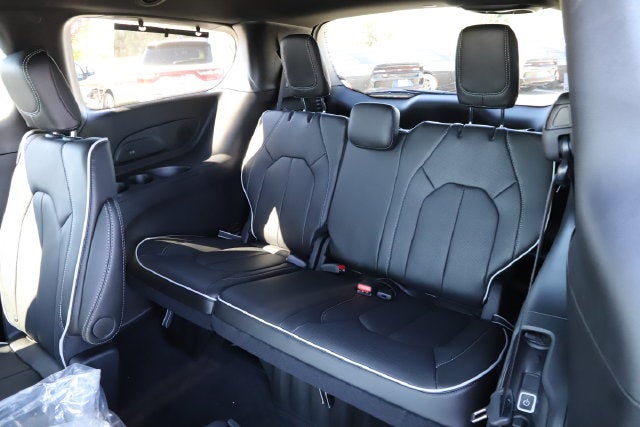 2027 Chrysler Pacifica PACIFICA LIMITED