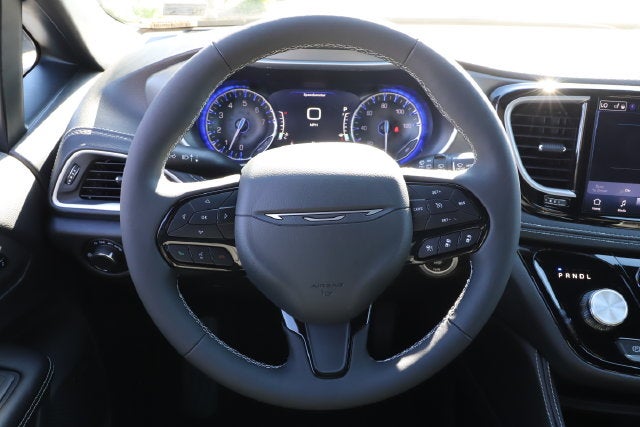 2027 Chrysler Pacifica PACIFICA LIMITED