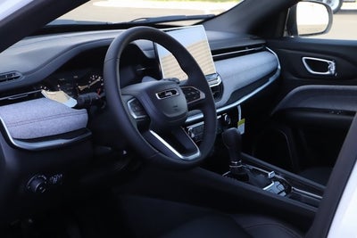 2024 Jeep Compass COMPASS LATITUDE LUX 4X4