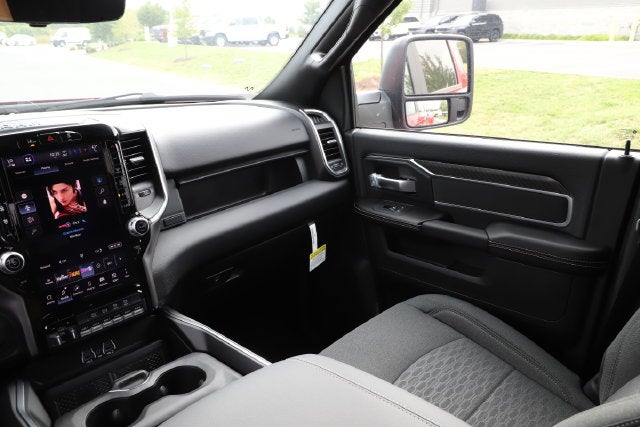 2027 RAM Ram 3500 RAM 3500 BIG HORN CREW CAB 4X4 8' BOX