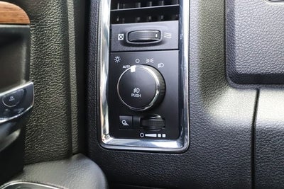 2017 RAM 2500 Laramie Crew Cab 4x4 6'4' Box