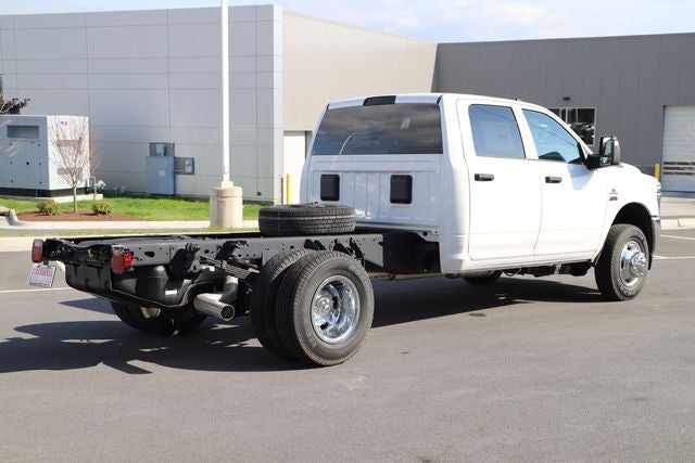 2026 RAM Ram 3500 Chassis Cab RAM 3500 TRADESMAN CREW CAB CHASSIS 4X4 60' CA