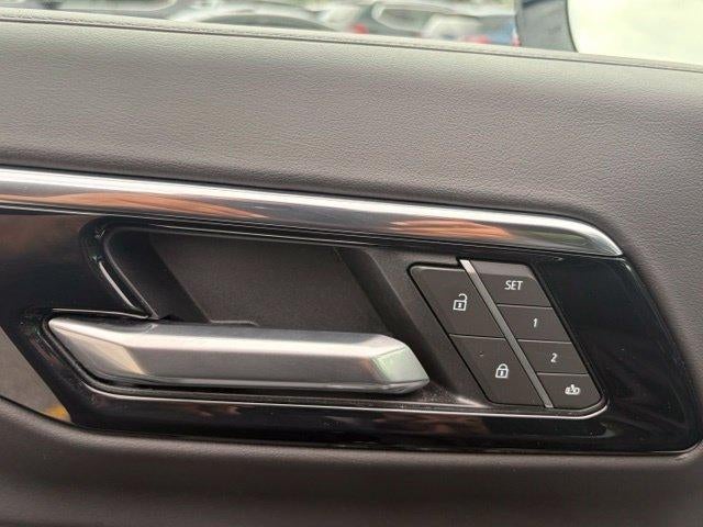 2025 Chevrolet Suburban LT
