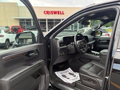 2025 Chevrolet Suburban LT