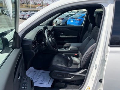 2025 Honda Pilot AWD Black Edition