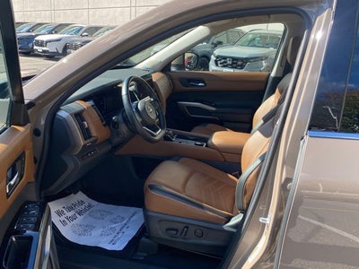 2023 Nissan Pathfinder Platinum