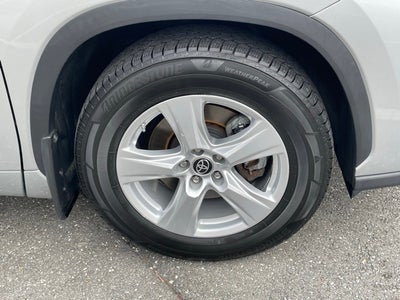 2023 Toyota Highlander LE 8 Passenger