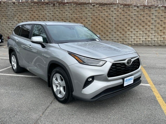 2023 Toyota Highlander LE 8 Passenger