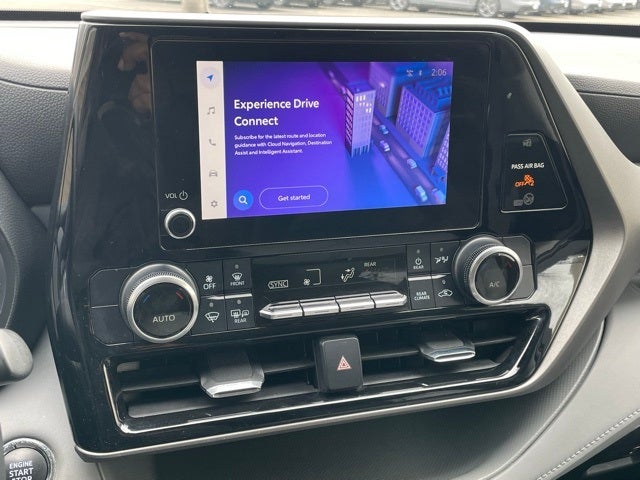 2023 Toyota Highlander LE 8 Passenger