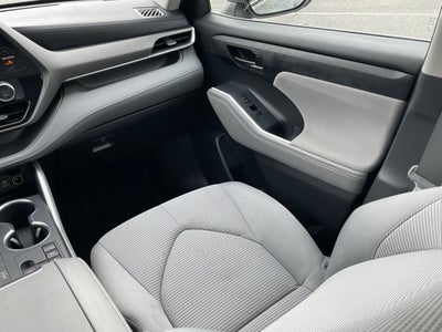 2023 Toyota Highlander LE 8 Passenger