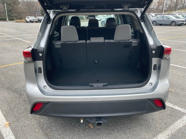 2023 Toyota Highlander LE 8 Passenger
