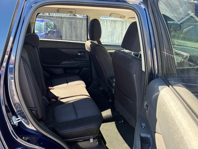 2017 Mitsubishi Outlander ES