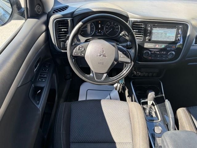 2017 Mitsubishi Outlander ES