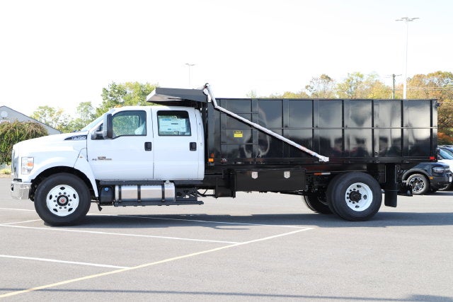 2027 Ford F-750SD Base