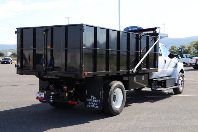 2027 Ford F-750SD Base
