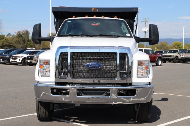 2027 Ford F-750SD Base