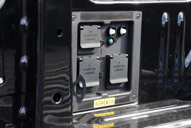 2025 Ford F-150 Lightning Platinum