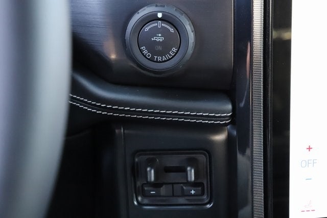 2025 Ford F-150 Lightning Platinum