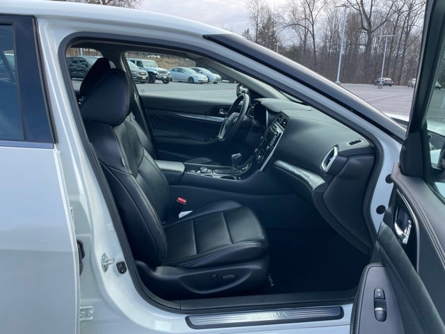 2023 Nissan Maxima SV
