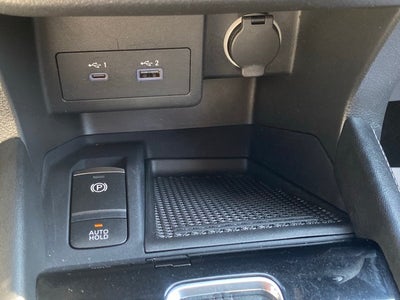 2022 Nissan Kicks SR